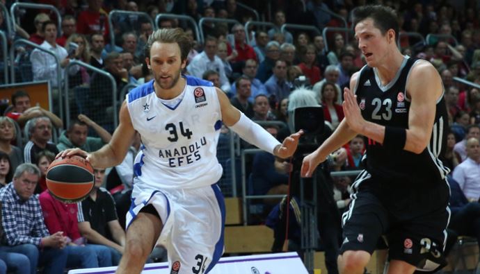Anadolu Efes Euroleague'de kayıp