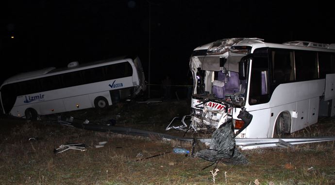 Otobüsler şarampole uçtu, 1 ölü, 31 yaralı Otobüsler şarampole uçtu, 1 ölü, 31 yaralı
