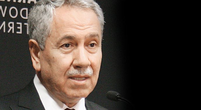 Arınç, 'Başbakan talebimi karşıladı, görevime devam ediyorum' Arınç, 'Başbakan talebimi karşıladı, görevime devam ediyorum'