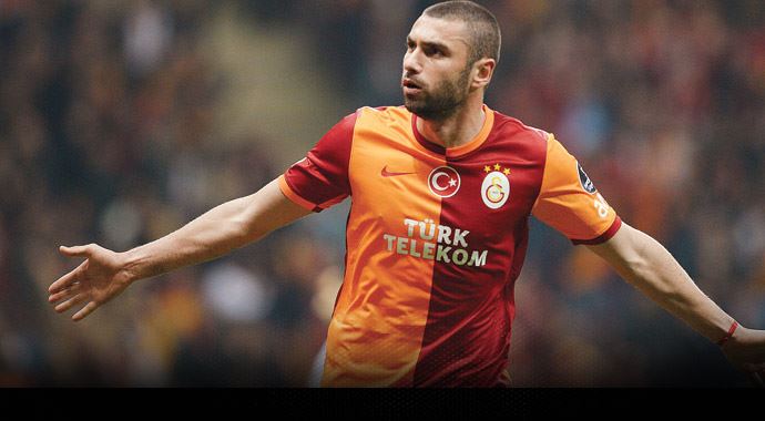 Burak Yılmaz'a taraftarlardan, 'Çıkar o sakızı ağzından' Burak Yılmaz'a taraftarlardan, 'Çıkar o sakızı ağzından'