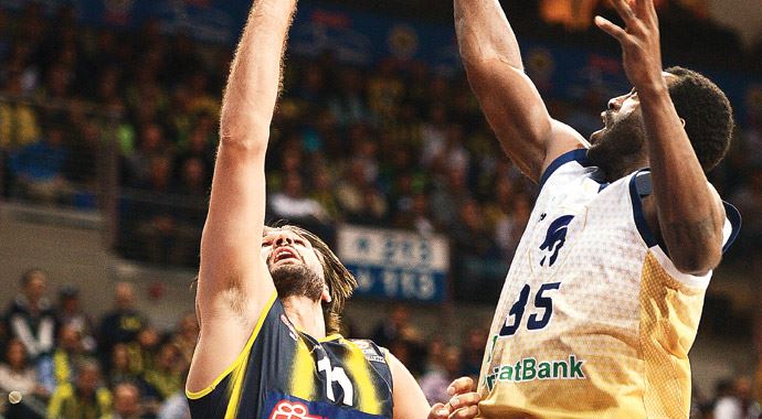 Fenerbahçe Ülker önüne geleni deviriyor, 84-68