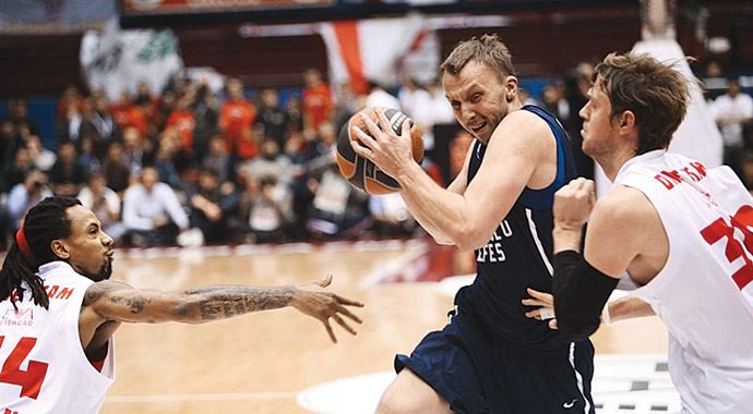 Armani pahalı geldi, 77-73 Armani pahalı geldi, 77-73