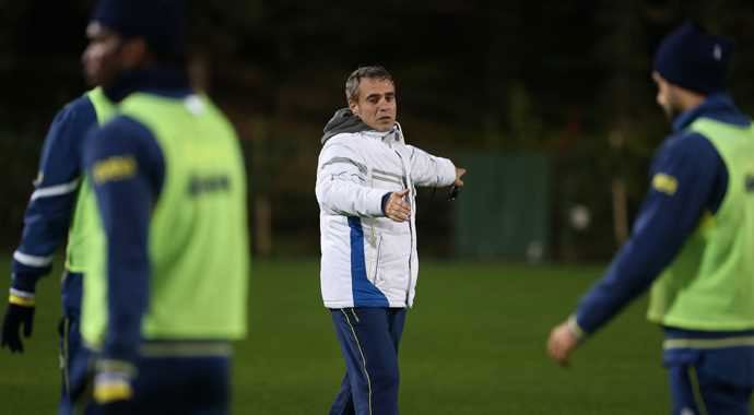 Fenerbahçe'nin Antalyaspor maçı kadrosu belli oldu Fenerbahçe'nin Antalyaspor maçı kadrosu belli oldu