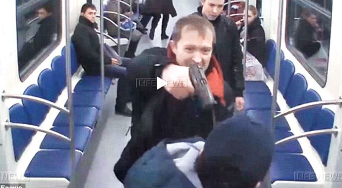 Metroda ırkçı saldırı -VİDEO-