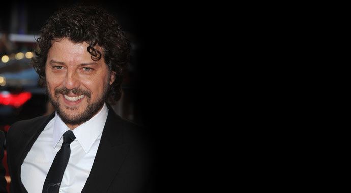 İlker Aksum, 'Burak oyunculukta beni bile kıskandırdı artık' İlker Aksum, 'Burak oyunculukta beni bile kıskandırdı artık'