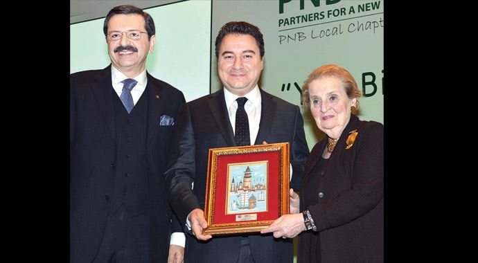 Babacan, 'İstihdamı büyükler değil küçükler artırdı' Babacan, 'İstihdamı büyükler değil küçükler artırdı'