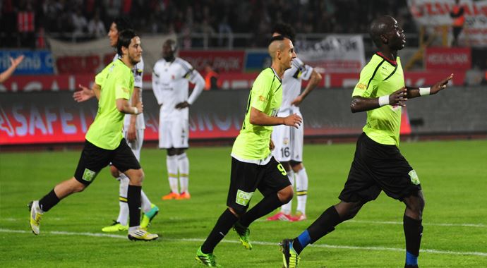 Diarra, Fenerbahçe maçı için özür diledi Diarra, Fenerbahçe maçı için özür diledi