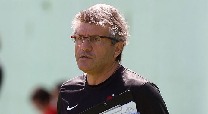 Mustafa Akçay'dan kaleci Onur'a övgü Mustafa Akçay'dan kaleci Onur'a övgü