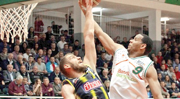 Banvit&#039;e yan bakılmıyor, Fener&#039;i parkeye serdi