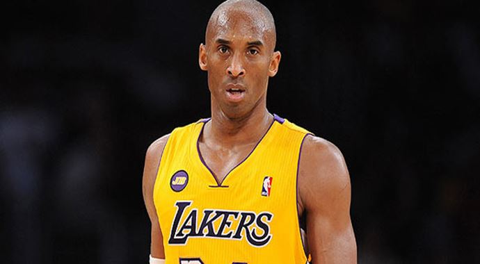Kobe Bryant, Lakers ile sözleşmesini uzattı Kobe Bryant, Lakers ile sözleşmesini uzattı
