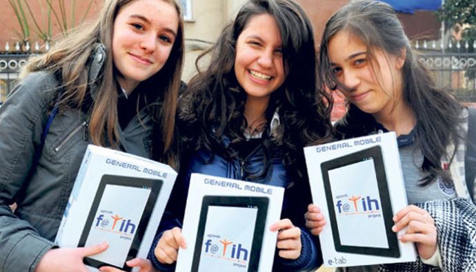 Milli Eğitim Bakanlığı'ndan 1 milyon 250 bin tablet dağıtımı Milli Eğitim Bakanlığı'ndan 1 milyon 250 bin tablet dağıtımı