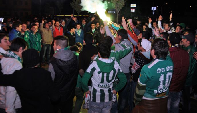 Bursaspor taraftarı Batalla'ya sahip çıktı Bursaspor taraftarı Batalla'ya sahip çıktı