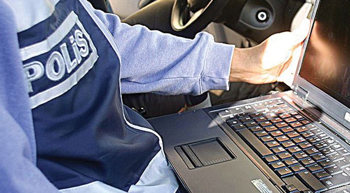Emniyet açıkladı, 'Sosyal medya polisi intihara sürüklüyor' Emniyet açıkladı, 'Sosyal medya polisi intihara sürüklüyor'