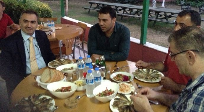 Dede de torun da güreş seyredecek