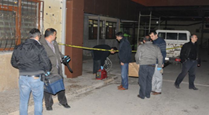Batman'da öğrenci yurduna ve noter binasına bombalı saldırı