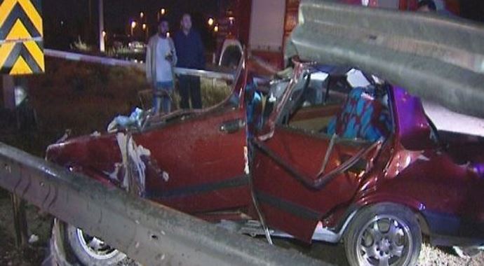 Ankara'da otomobil ikiye bölündü, 1 ölü