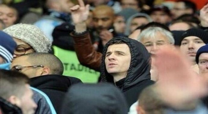 Barton Arsenal'de deplasman tribününde