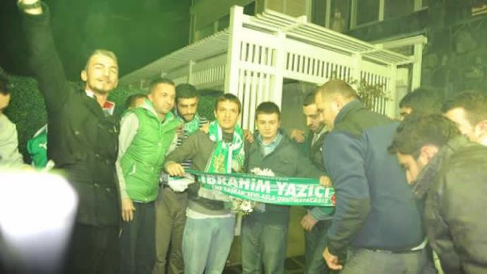 Bursaspor taraftarından Batalla'ya görkemli uğurlama Bursaspor taraftarından Batalla'ya görkemli uğurlama