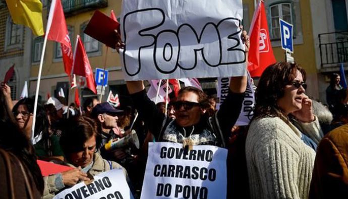 Portekiz'deki kriz için protestolar devam ediyor Portekiz'deki kriz için protestolar devam ediyor