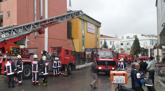 Koltuk imalathanesinde korkutan yangın Koltuk imalathanesinde korkutan yangın