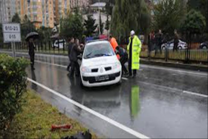 Kadir Topbaş'ın koruma aracı kaza yaptı Kadir Topbaş'ın koruma aracı kaza yaptı