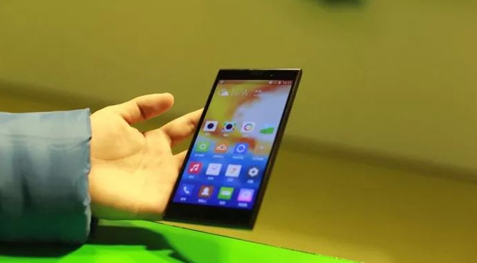 8 megapiksel ön kameralı yeni  Gionee Elife E7