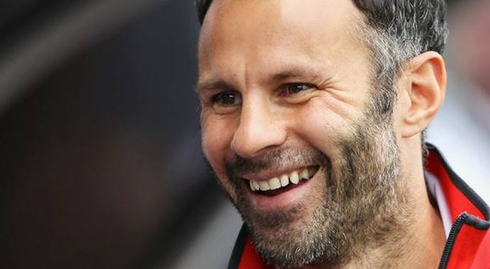 Giggs emekliliği düşünmüyor