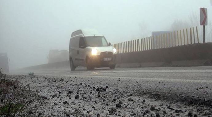Bolu Dağı&#039;na kar düşmeye başladı