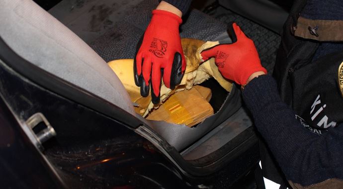 Otomobil koltuklarında 16 kilo 784 gram eroin ele geçirildi Otomobil koltuklarında 16 kilo 784 gram eroin ele geçirildi