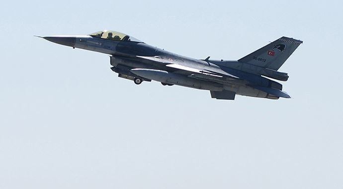 Suriye'den Türk F-16'larına taciz