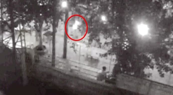 Asker, izinde kaymakamlığa bomba atmış