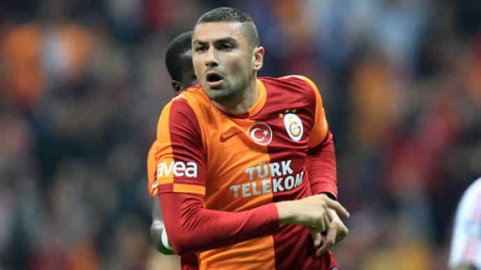 Burak Yılmaz&#039;dan &#039;Çıkar o sakızı&#039; açıklaması