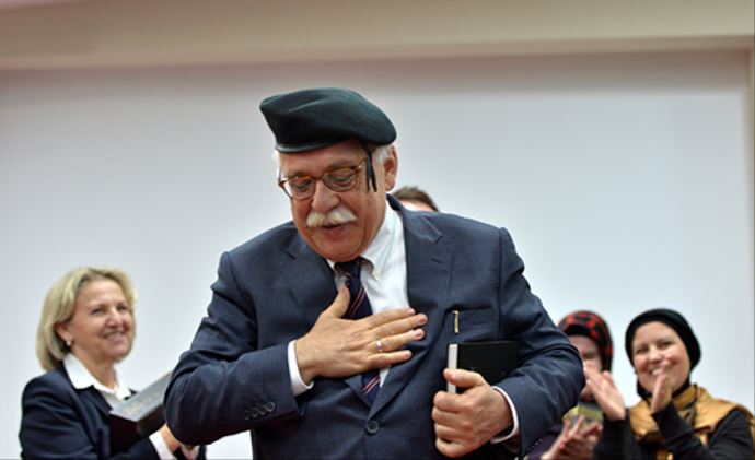 Bakan Avcı'yı duygulandıran hediye Bakan Avcı'yı duygulandıran hediye