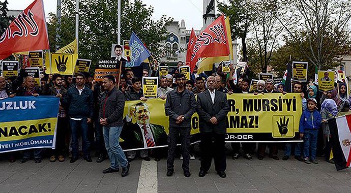 Mursi'nin yargılanmasını protesto ettiler Mursi'nin yargılanmasını protesto ettiler