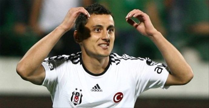 Beşiktaş'ta Mustafa Pektemek, Karabük maçı kadrosundan çıkarıldı Beşiktaş'ta Mustafa Pektemek, Karabük maçı kadrosundan çıkarıldı