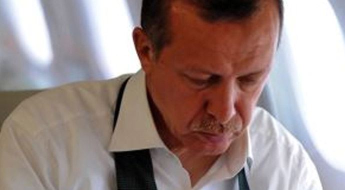 Başbakan Erdoğan'dan uçakta Gönül Dağı türküsü