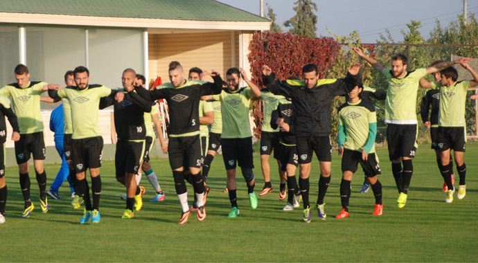 Denizlispor, Tavşanlı'yı 10 kişiyle devirdi Denizlispor, Tavşanlı'yı 10 kişiyle devirdi