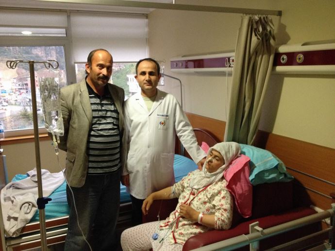 Midesinden çıkan taş görenleri şaşırttı Midesinden çıkan taş görenleri şaşırttı
