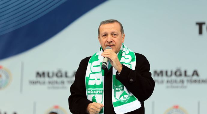Başbakan Erdoğan, 'Eşim olduğu için konuşamıyorum' Başbakan Erdoğan, 'Eşim olduğu için konuşamıyorum'