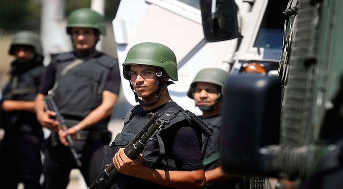 Mısır'da darbe karşıtlarına yeni gözaltı Mısır'da darbe karşıtlarına yeni gözaltı