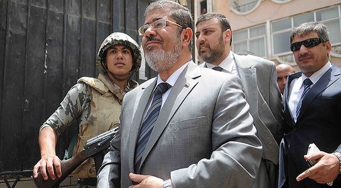 Mursi mahkemeye çıkıyor Mursi mahkemeye çıkıyor