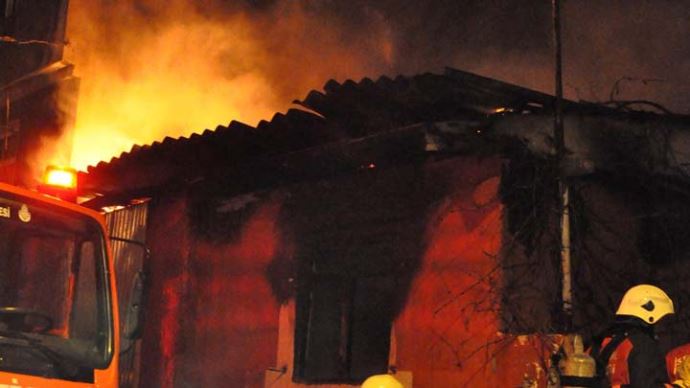Üsküdar'da korkutan yangın Üsküdar'da korkutan yangın