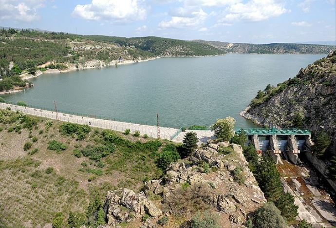 Barajların suyu çekildi Barajların suyu çekildi