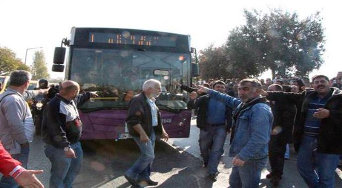 Dolmuşçular Kadıköy'de eylem yaptı Dolmuşçular Kadıköy'de eylem yaptı