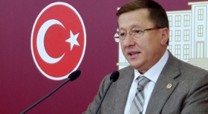 MHP'li Türkkan Rus uçaklarını Meclis'e taşıdı MHP'li Türkkan Rus uçaklarını Meclis'e taşıdı