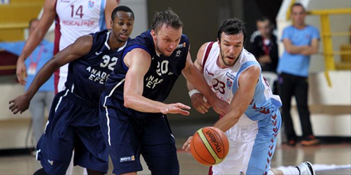 Anadolu Efes nefes aldı, Trabzon ateşe düştü Anadolu Efes nefes aldı, Trabzon ateşe düştü