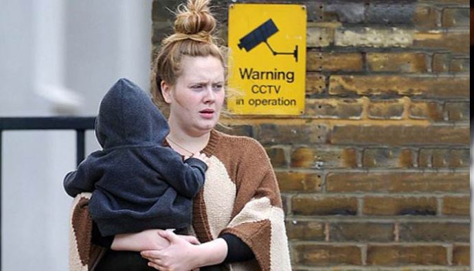 Ünlü şarkıcı Adele'i görenler hayrete düşüyor Ünlü şarkıcı Adele'i görenler hayrete düşüyor