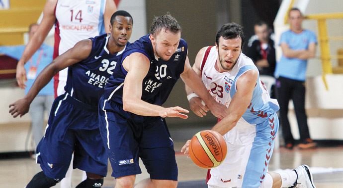 Karadeniz'de Efes fırtınası, 83-63 Karadeniz'de Efes fırtınası, 83-63