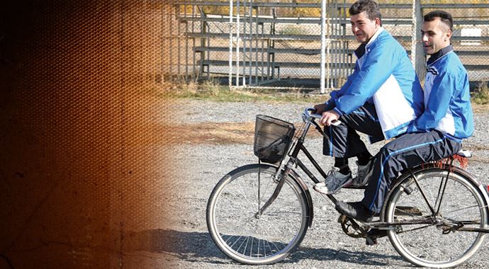 Birbirlerinin ayakları ve gözleri oldular Birbirlerinin ayakları ve gözleri oldular