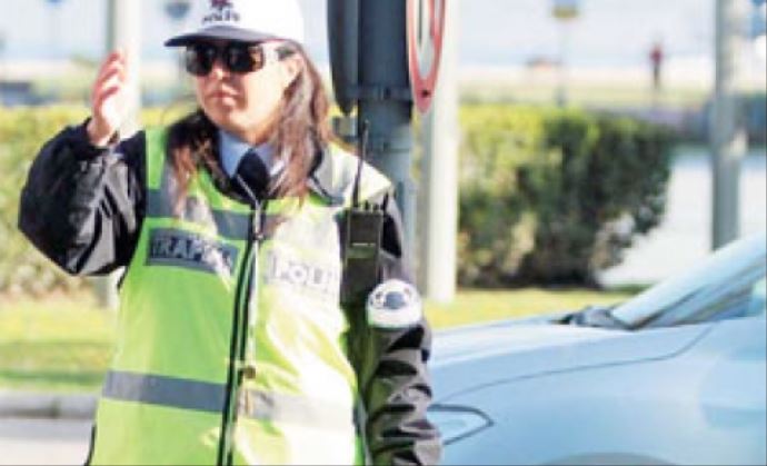 Trafiğe kadın eli değdi Trafiğe kadın eli değdi
